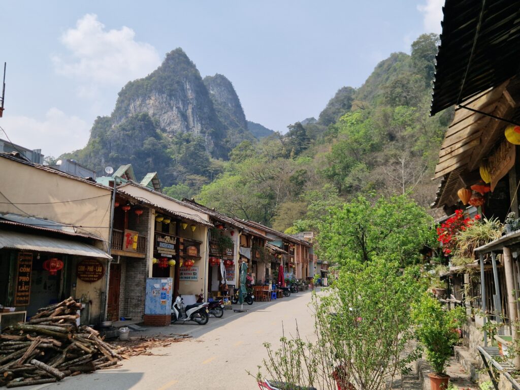 Hiking Tour : 3 Days 2 Nights Ha Giang By Car & Motorbike gallery image 3