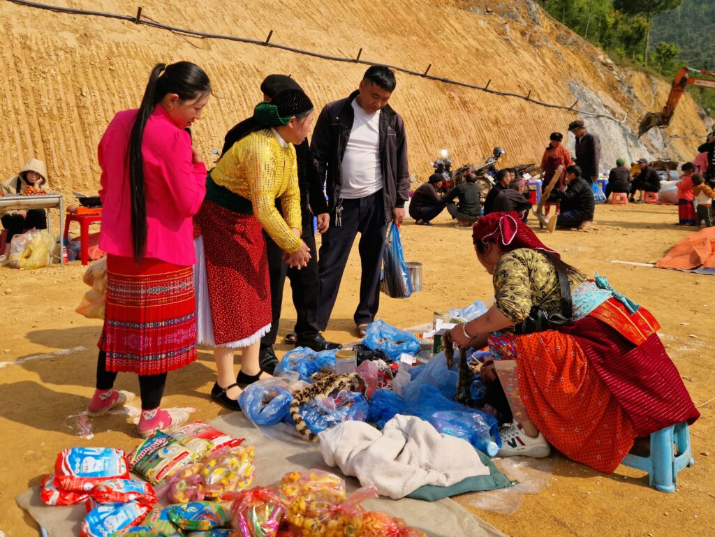 Hiking Tour : 3 Days 2 Nights Ha Giang By Car & Motorbike gallery image 15
