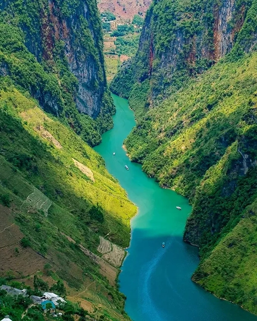 6 Days 5 Nights Tour : Ha Giang – Cao Bang – Ban Gioc Waterfall – Ba Be Lake gallery image 7