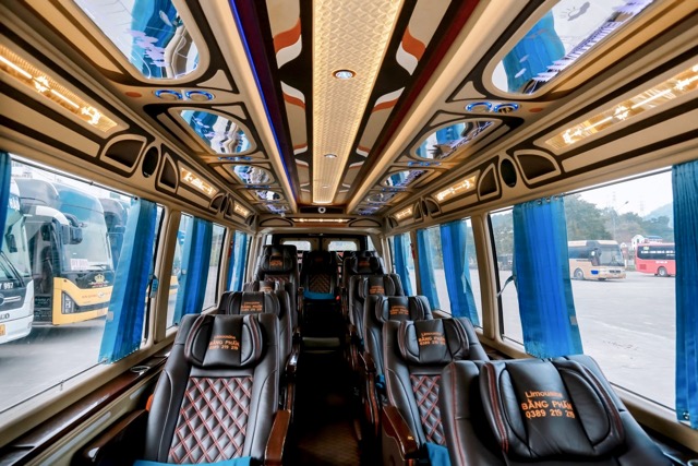 Limousine Bus